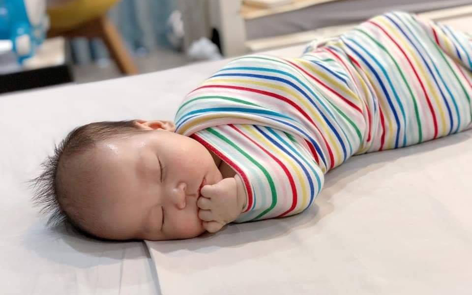 Rèn con ngủ theo "Easy" hay Ôm ấp - Dù là bất kì phương pháp nào mẹ cũng đừng quên điều quan trọng nhất này