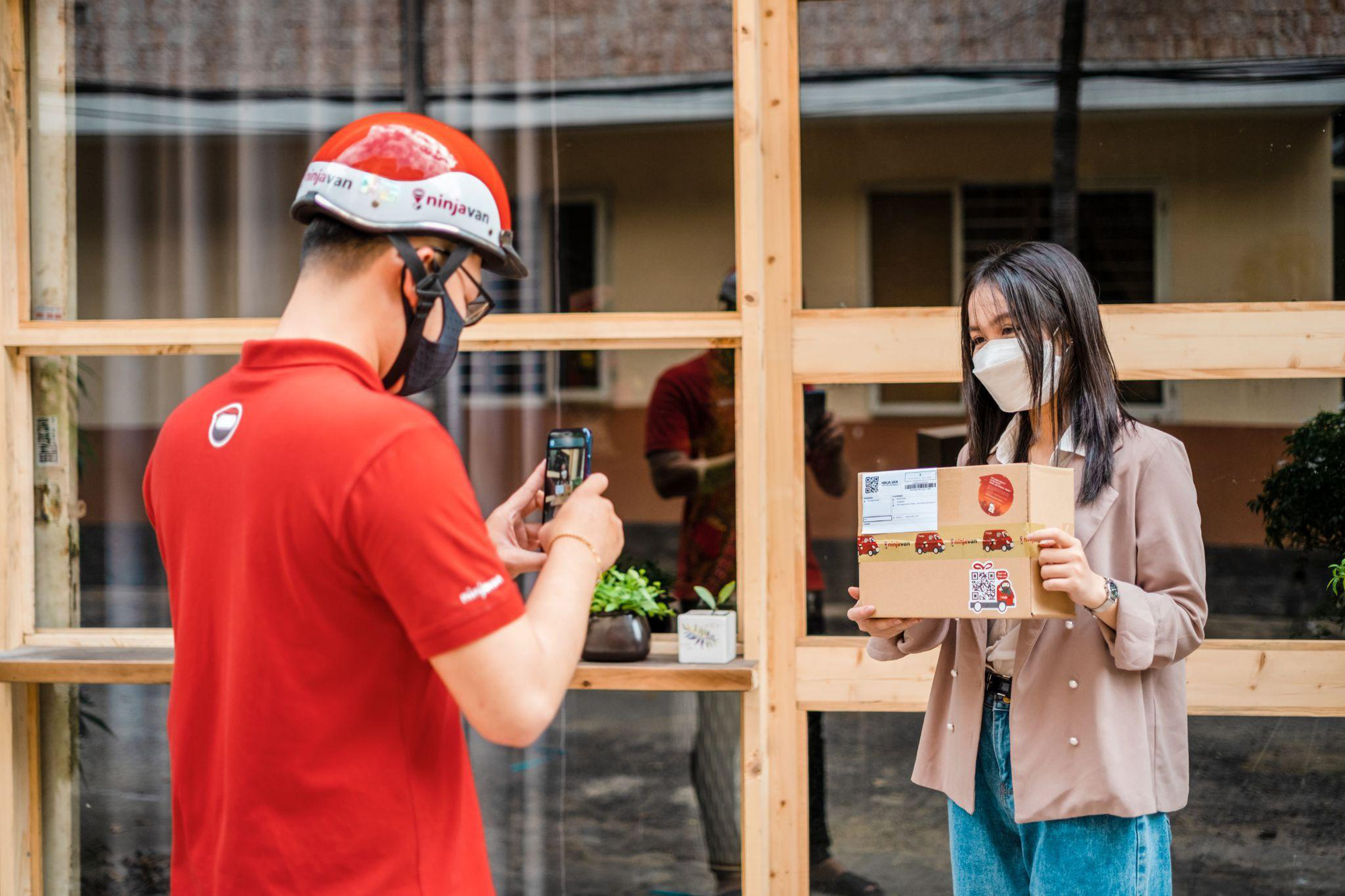 Thực hư câu chuyện đơn vị vận chuyển dùng iPhone 13 làm quà khuyến mãi cho cả chủ shop lẫn khách mua hàng - Ảnh 5.