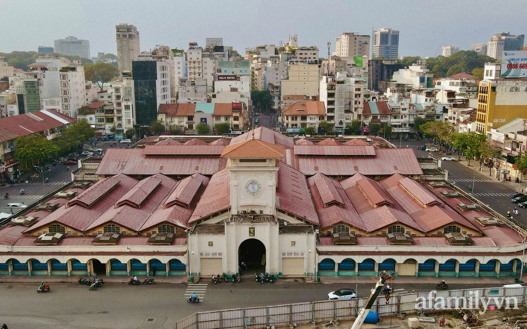 Ngắm chợ Bến Thành, hồ Con Rùa – biểu tượng trăm tuổi của Sài Gòn trước khi "thay áo" mới