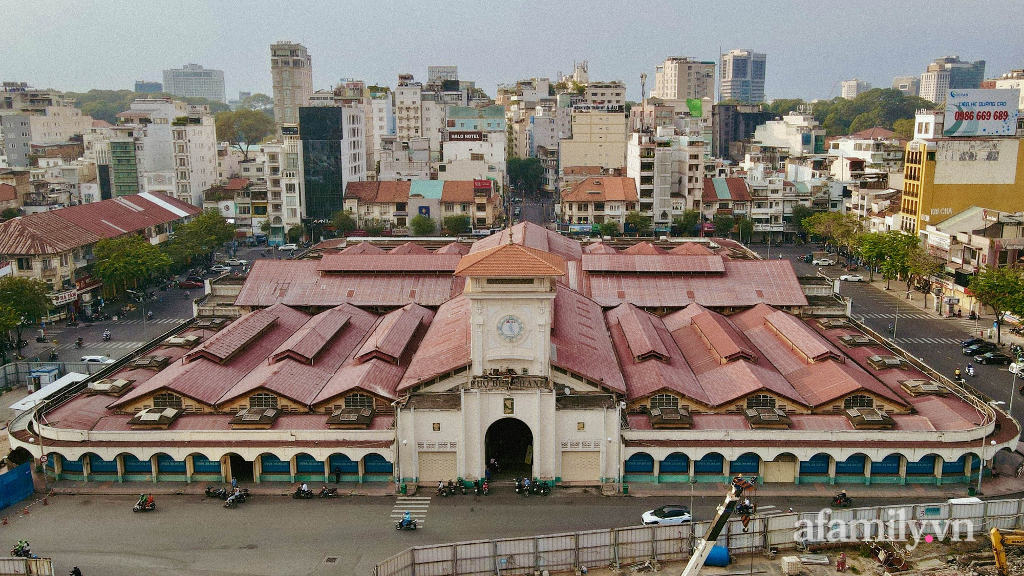 Ngắm chợ Bến Thành, hồ Con Rùa – biểu tượng trăm tuổi của Sài Gòn trước khi 