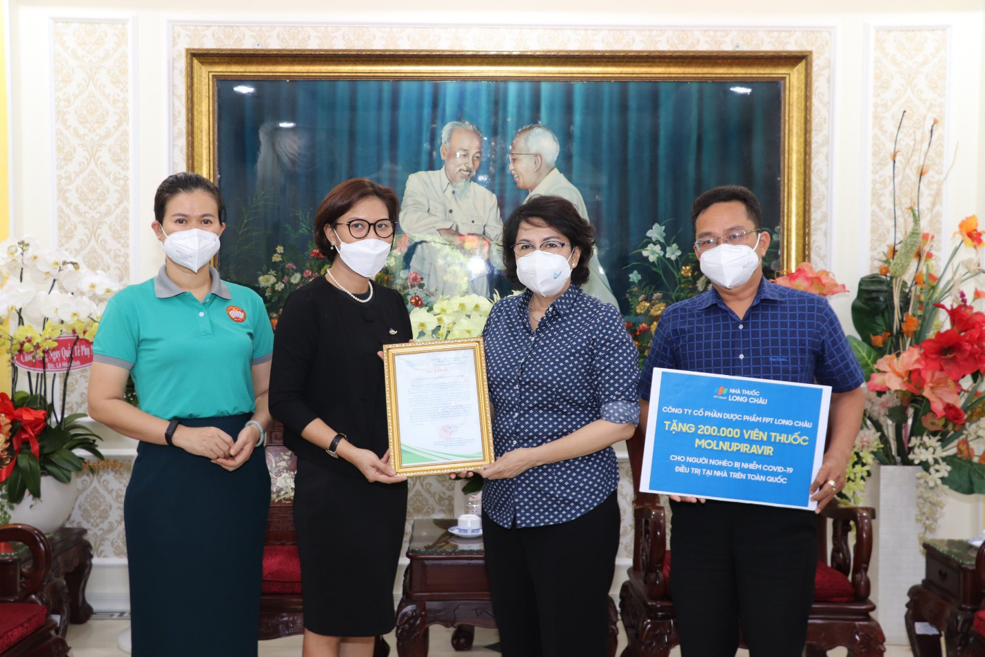 200.000 viên thuốc điều trị Covid sẽ được FPT Long Châu trao tặng miễn phí tới hộ nghèo - Ảnh 1.