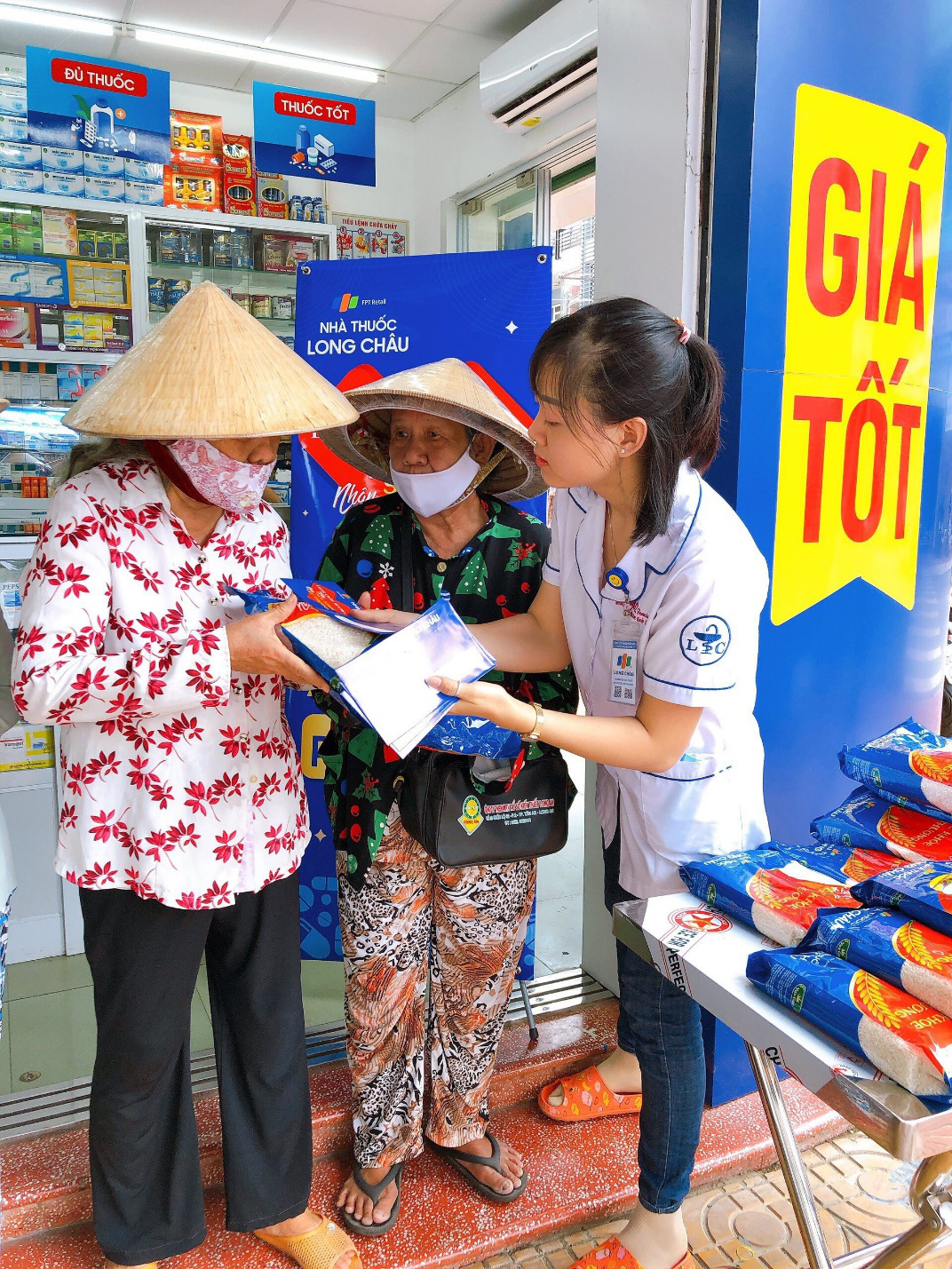 200.000 viên thuốc điều trị Covid sẽ được FPT Long Châu trao tặng miễn phí tới hộ nghèo - Ảnh 3.