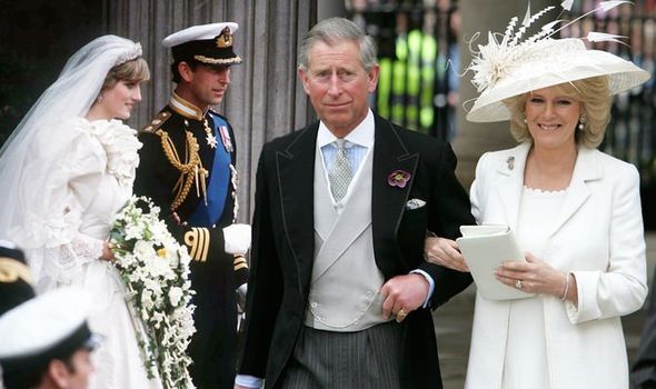 Sự khác biệt đầy phũ phàng giữa Công nương Diana với "tình địch" Camilla trong hôn lễ với Thái tử Charles chỉ trong một khoảnh khắc - Ảnh 3.