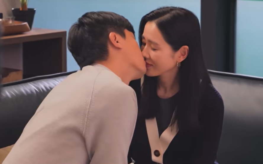 Kiêng dè "ông xã" Hyun Bin, Son Ye Jin phải làm điều này trước khi bước vào khóa môi với bạn diễn