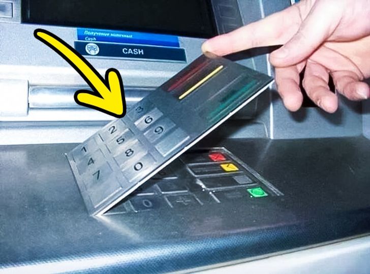 Cách khôn ngoan giúp bạn phát hiện cây ATM bị gài thiết bị đọc trộm thẻ rút tiền - Ảnh 4.