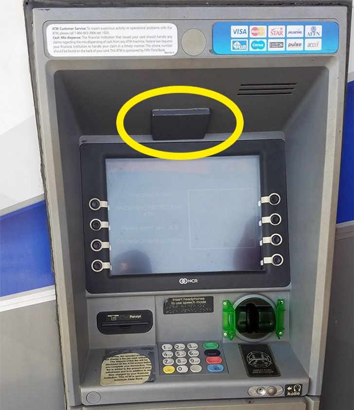 Cách khôn ngoan giúp bạn phát hiện cây ATM bị gài thiết bị đọc trộm thẻ rút tiền - Ảnh 6.