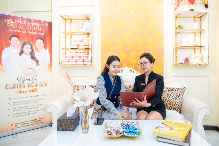 Tham khảo 4 tiêu chí giúp bạn chọn được nơi đào tạo thẩm mỹ uy tín, chuẩn quốc tế - Ảnh 4.