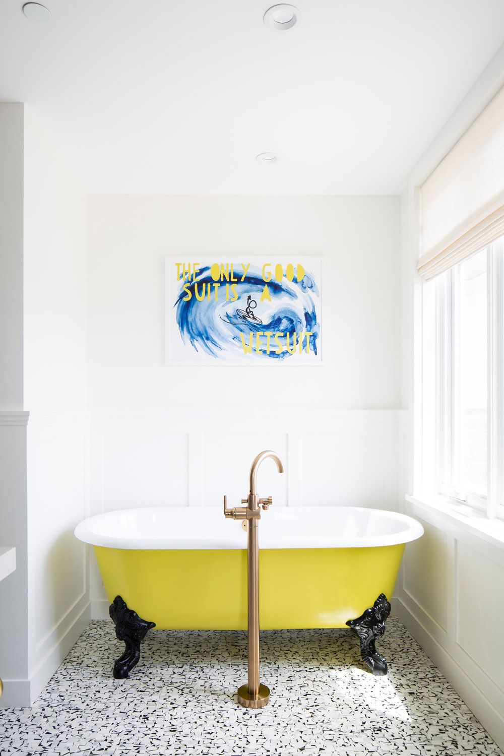 Cho căn phòng tắm gia đình thêm phần rực rỡ với điểm nhấn là chiếc bồn tắm đầy màu sắc - Ảnh 5.