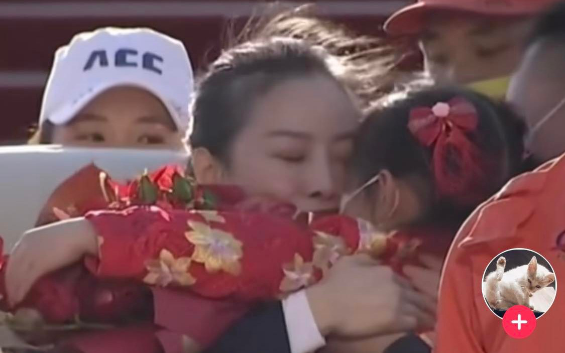Nữ phi hành gia đầu tiên của Trung Quốc trở về trái đất, lời nói và món quà đầu tiên cho con gái khiến ai cũng rưng rưng: ''Bé gái có người mẹ quá ngầu''