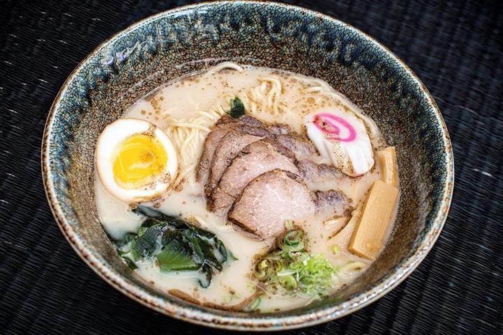 Người yêu Nhật Bản hướng về Fukuoka quê hương món Tonkotsu ramen nức tiếng vào mùa anh đào nở rộ - Ảnh 2.