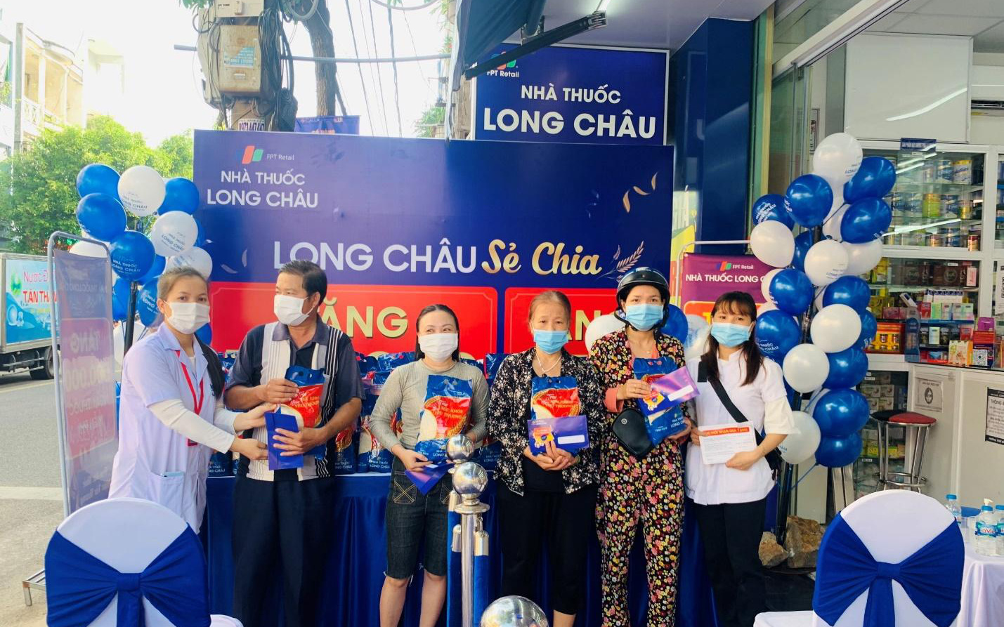 FPT Long Châu tặng hơn nửa triệu ngày thuốc cho người có hoàn cảnh khó khăn