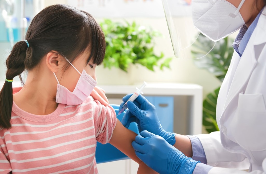 Việc cha mẹ cần làm để con an toàn khi đi học trở lại hay đi du lịch vào đúng mùa hè này - Ảnh 1.