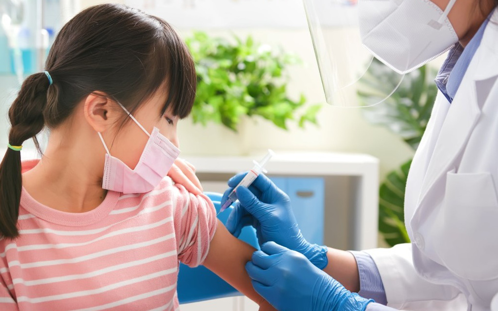 Việc cha mẹ cần làm để con an toàn khi đi học trở lại hay đi du lịch vào đúng mùa hè này