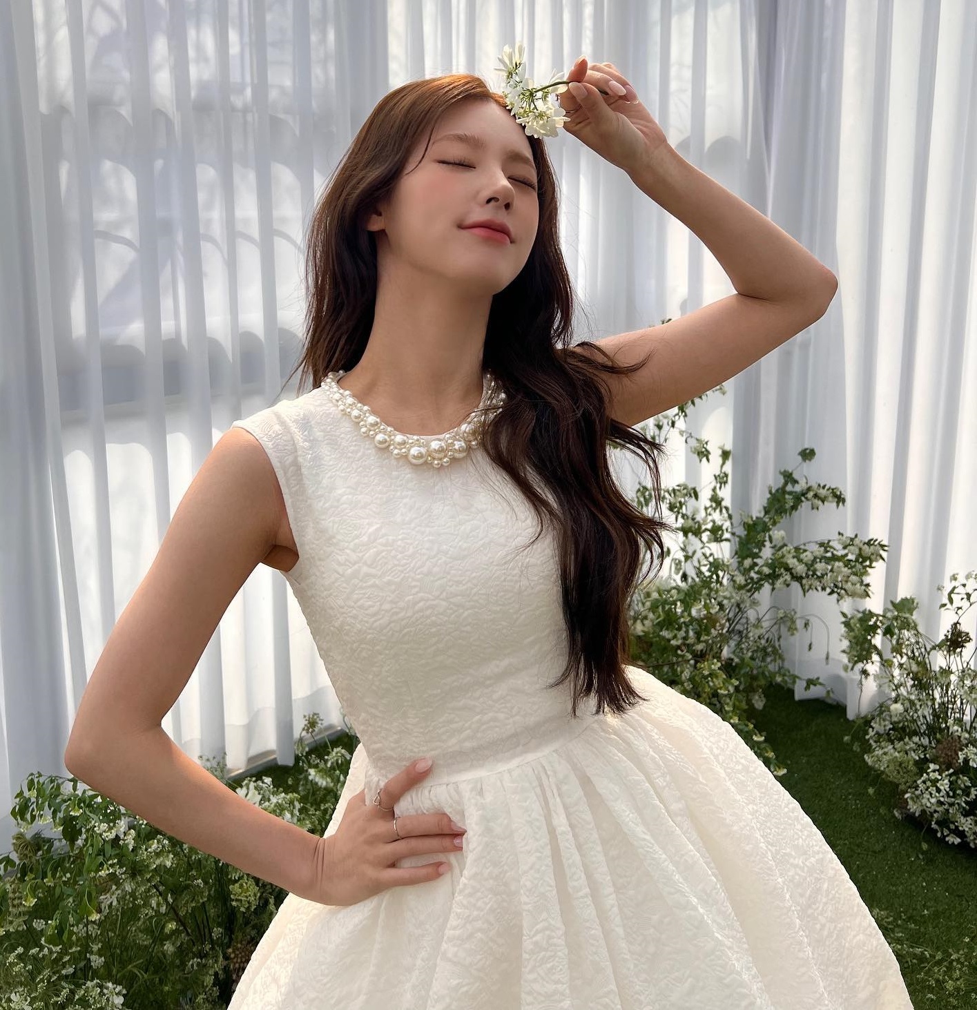 Đồ Zara, H&M sao Hàn vừa diện: Toàn váy áo xinh yêu, hợp với mùa Hè - Ảnh 11.