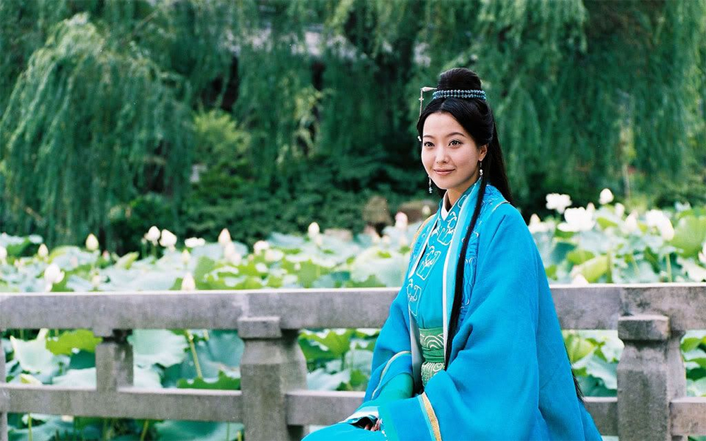 Top 5 tạo hình đẹp nhất của Kim Hee Sun: Khí chất ngời ngời, thời trang 