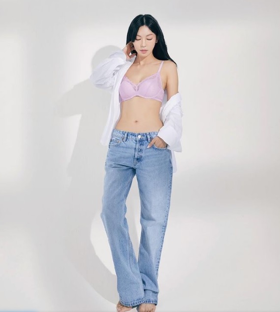 Nữ chính Thương ngày nắng về bản Hàn tung bộ ảnh ''so hot