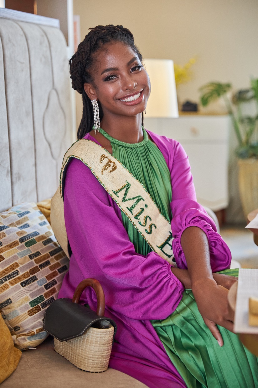 Hành trình từ thôn nữ Belize đến Miss Earth 2021 truyền cảm hứng cho giới trẻ Việt Nam - Ảnh 1.