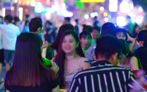 NÓNG: Hà Nội cho phép quán bar, karaoke, massage, game, internet hoạt động trở lại từ 0h ngày 8/4