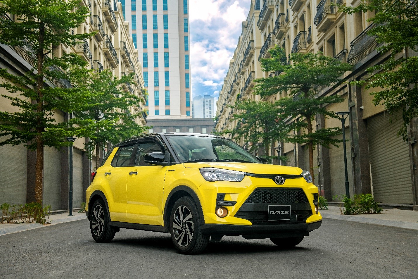 Gia đình tôi 3 người, muốn mua xe để thi thoảng về quê chơi, quãng đường khoảng 300km thì Toyota Raize ổn không? - Ảnh 1.