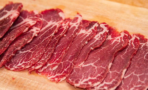 Cách thái thịt mỏng cho các món ăn ngon miệng hơn - Ảnh 1.