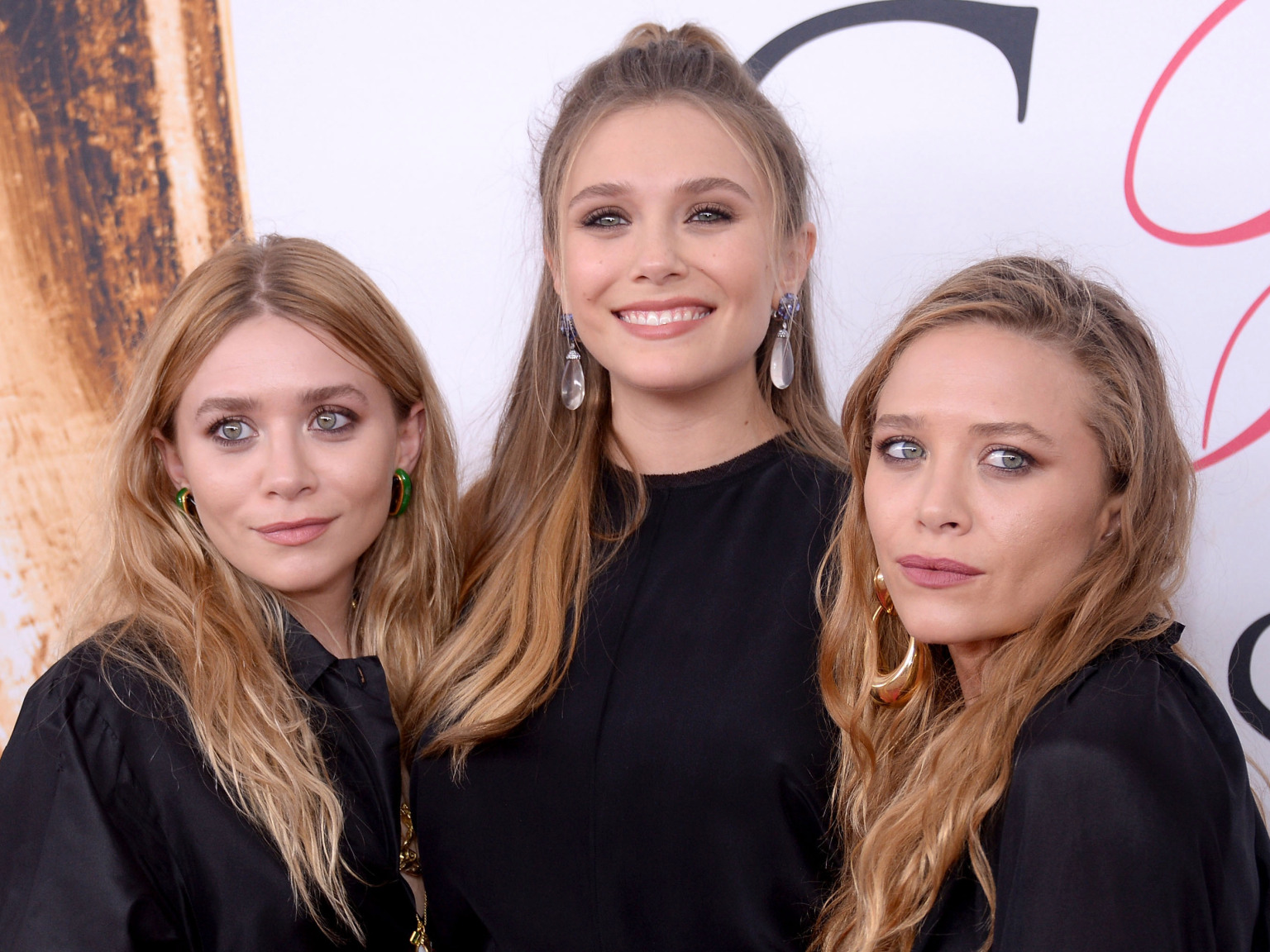 “Phù thủy quyến rũ nhất vũ trụ Marvel” Elizabeth Olsen: Ghê sợ cánh paparazzi, chuyện tình cảm với hai tài tử Avengers - Ảnh 3.