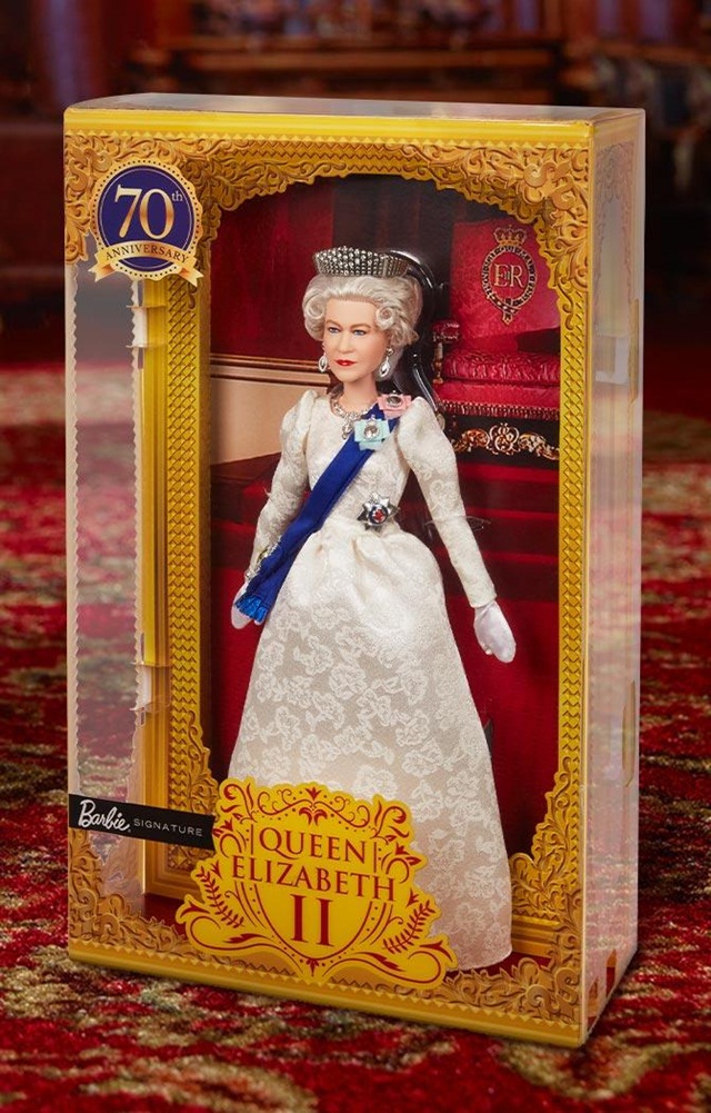 Búp bê Barbie Nữ hoàng Anh mừng đại lễ Bạch Kim: &quot;Cháy hàng&quot; sau 3 giây chào bán, giá 30 triệu đồng vẫn tranh nhau mua, có gì đặc biệt đến vậy? - Ảnh 1.