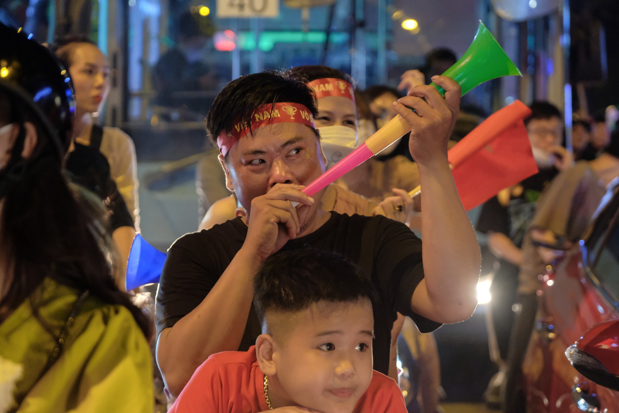 Đêm U23 Việt Nam giành HCV SEA Games trả món nợ với người Thái, người dân cả nước xuống đường nhuộm đỏ mọi tuyến phố - Ảnh 15.