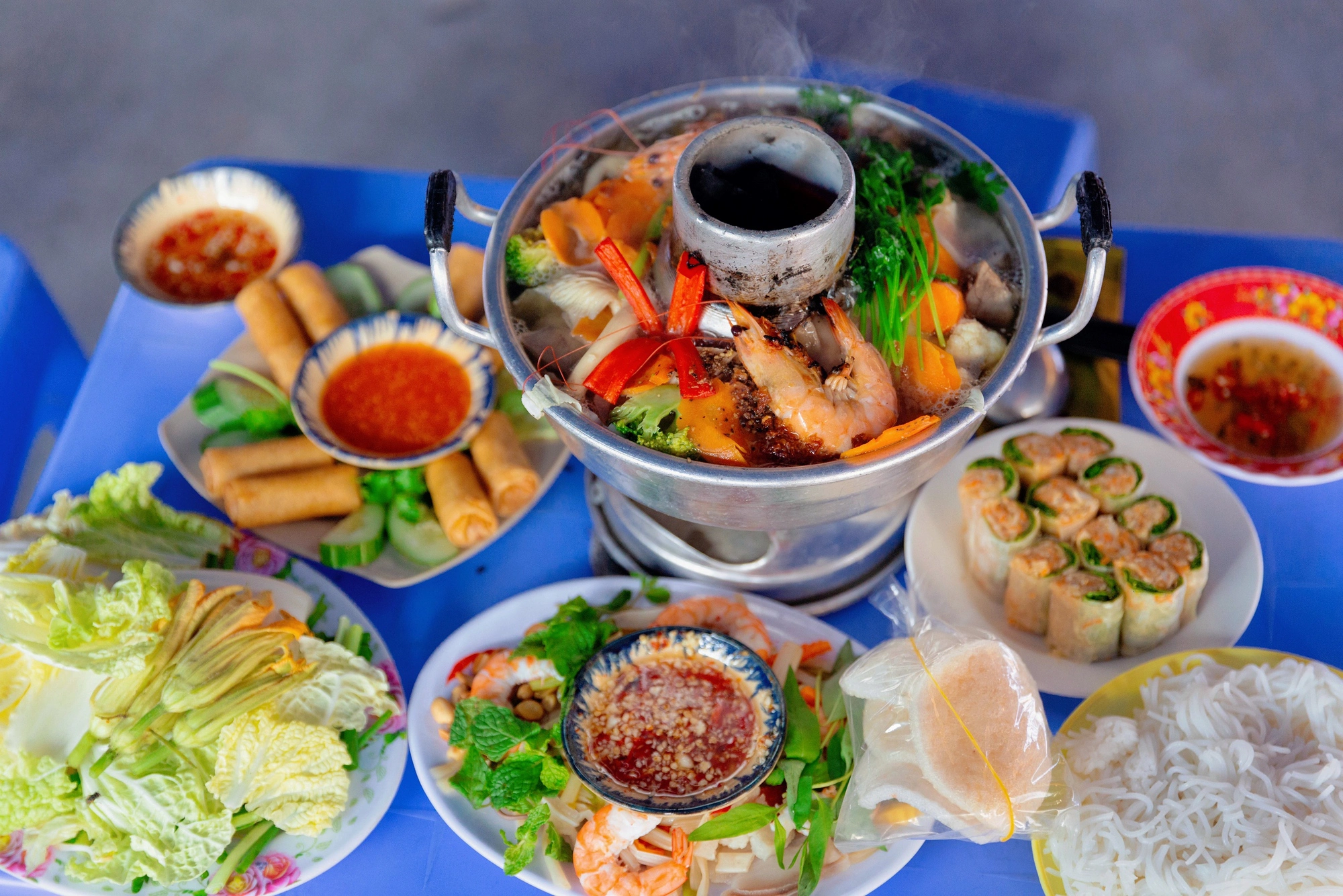 Lẩu cù lao - món đặc sản trong các tiệc cưới của người miền Tây giúp một quán ăn tại Sài Gòn hút hàng trăm lượt khách tìm tới mỗi ngày! - Ảnh 11.