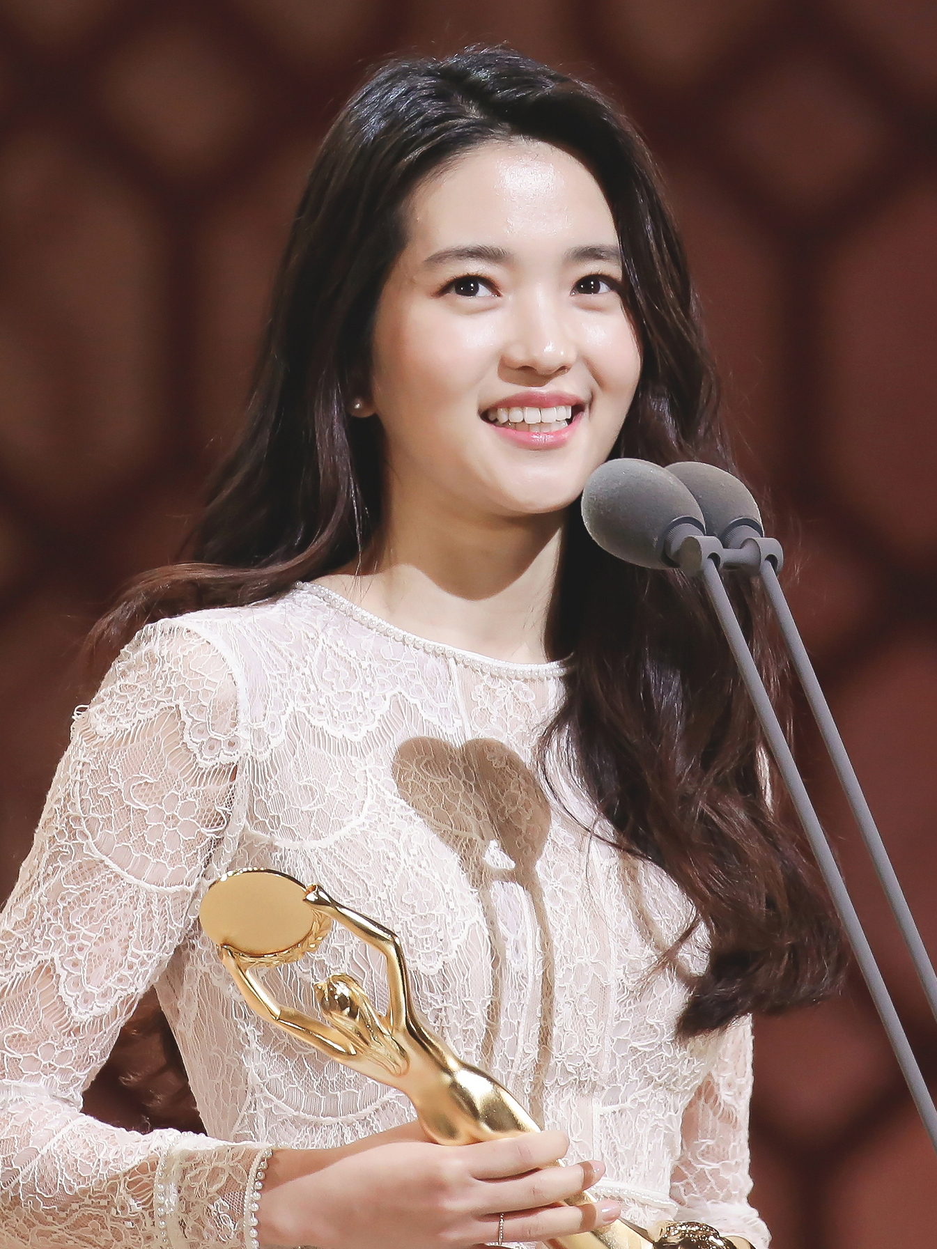Nữ hoàng thế hệ mới - Kim Tae Ri: Nàng thị hậu tài năng của showbiz Hàn, được dự đoán &quot;soán ngôi&quot; loạt đàn chị Song Hye Kyo, Son Ye Jin  - Ảnh 3.