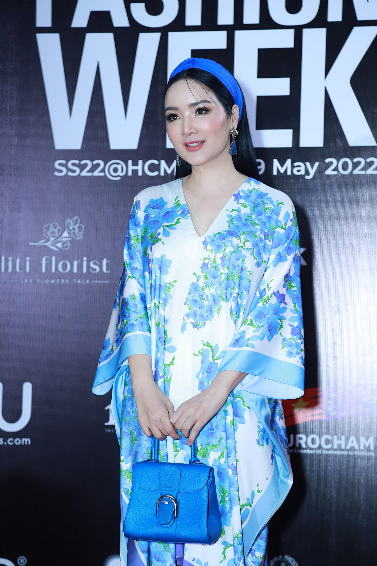 Thảm đỏ ngày đầu tiên VIFW 2022: Dàn Hoa hậu trẻ đọ dáng cực gắt, Giáng My nền nã chuẩn quý bà - Ảnh 4.