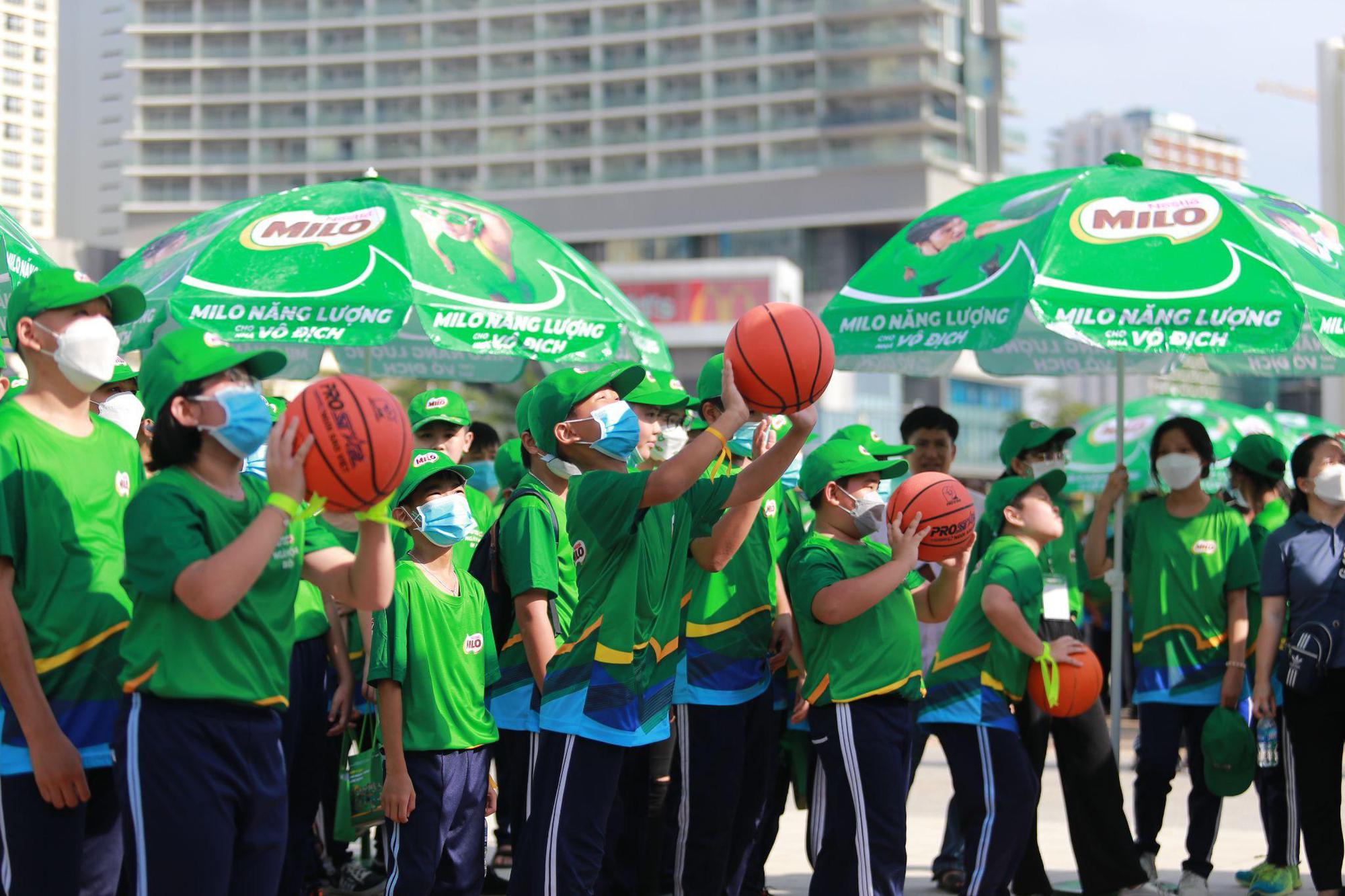 Hàng ngàn học sinh tỉnh Khánh Hòa được “tiếp ý chí” tại Ngày hội đi bộ MILO 2022 - Ảnh 7.