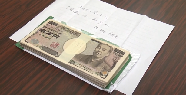 Ấm lòng người đàn ông Nhật tốt nghiệp 70 năm vẫn quyên góp gần 200 triệu đồng cho trường cũ, nhắn nhủ "Đừng thua Corona" - Ảnh 1.