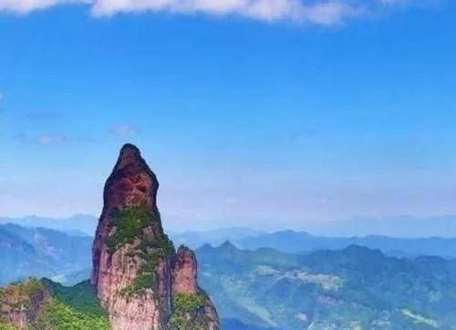 Núi đá &quot;thiêng liêng&quot; nhất Trung Quốc: Cao gần 1.000m có hình dáng Phật bà chắp tay, cảnh tượng sau cơn mưa mới thật sự ngỡ ngàng - Ảnh 10.