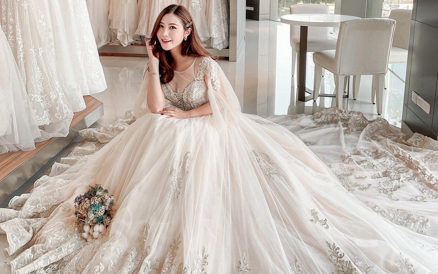 Nhà thiết kế nổi tiếng: 5 BÍ QUYẾT chọn váy cưới cho hôn lễ cực đắt giá mà cô dâu nào cũng nên biết!