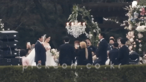 Loạt khoảnh khắc đẹp nhất đám cưới thế kỷ của Hyun Bin - Son Ye Jin: Giây phút cô dâu - chú rể trao nhau nụ hôn khiến netizen phát sốt - Ảnh 3.