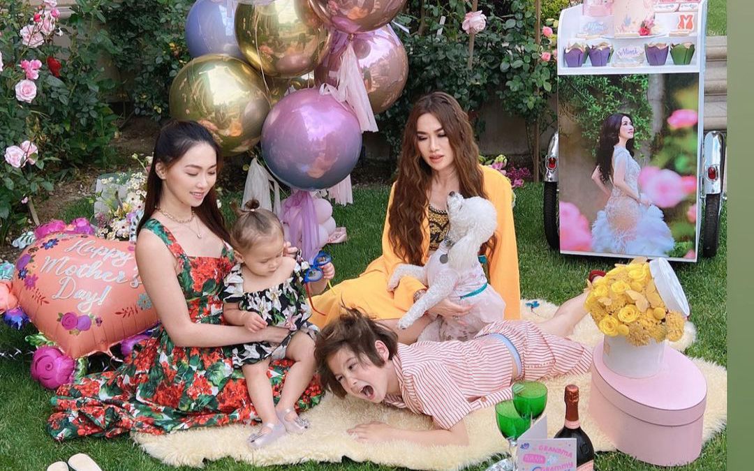 Nữ triệu phú đô la gốc Việt ở Mỹ đăng bộ ảnh chúc mừng Ngày của mẹ xa xỉ, nhìn background &quot;sang - xịn - mịn&quot; mà ngưỡng mộ