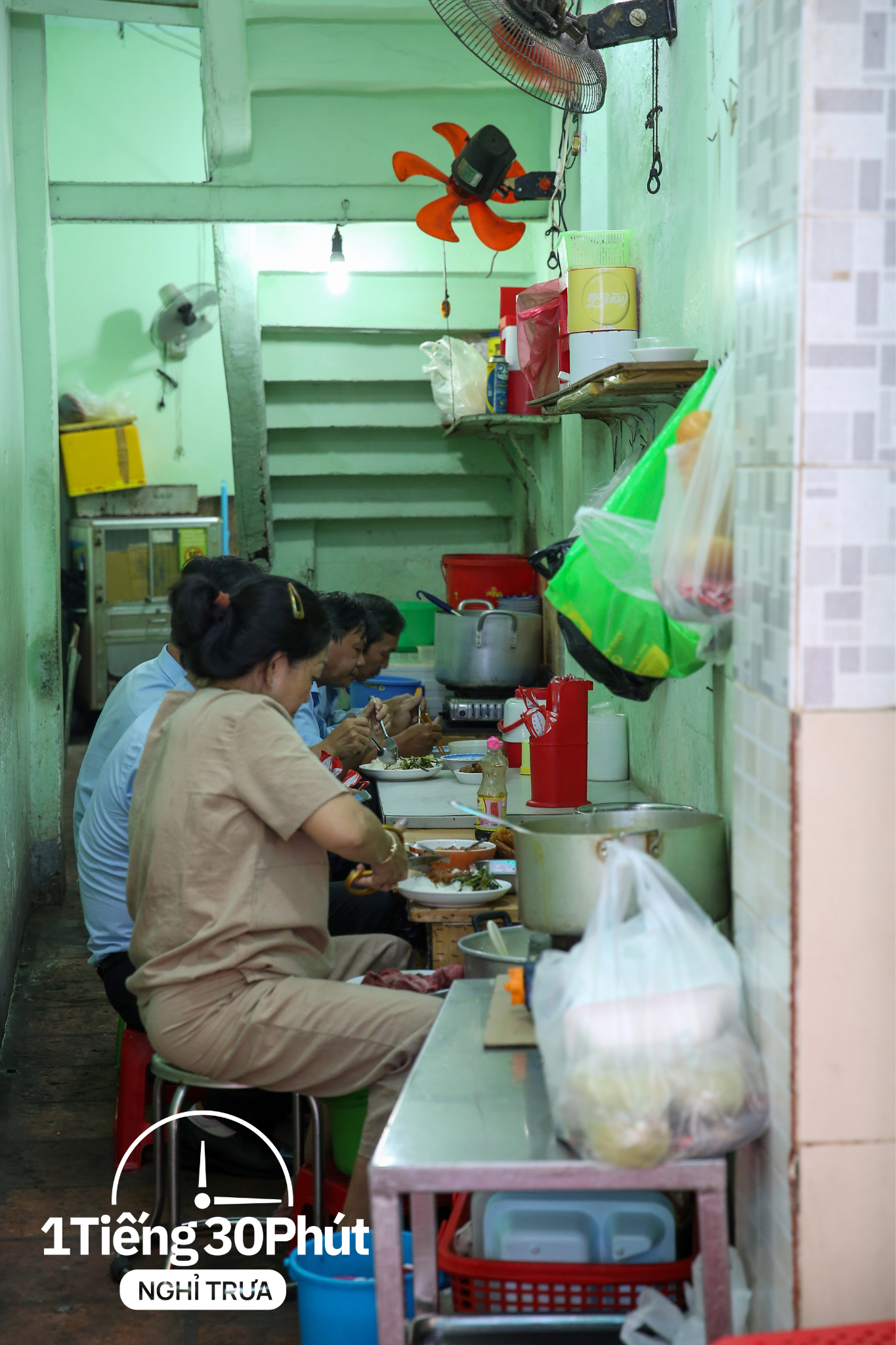 Bất ngờ về các điểm ăn trưa của dân văn phòng &quot;hạng sang&quot; tại Bitexco và Sun Wah: &quot;Lương tính theo đô nhưng chi tiêu phải tính theo đồng&quot; - Ảnh 8.