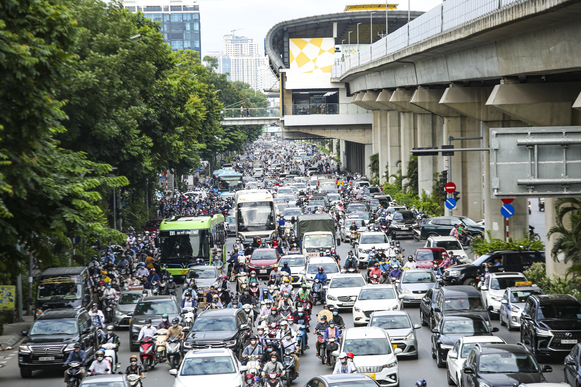 Hà Nội tổ chức phân luồng giao thông mới, &quot;điểm đen&quot; ùn tắc Ngã Tư Sở thế nào? - Ảnh 7.