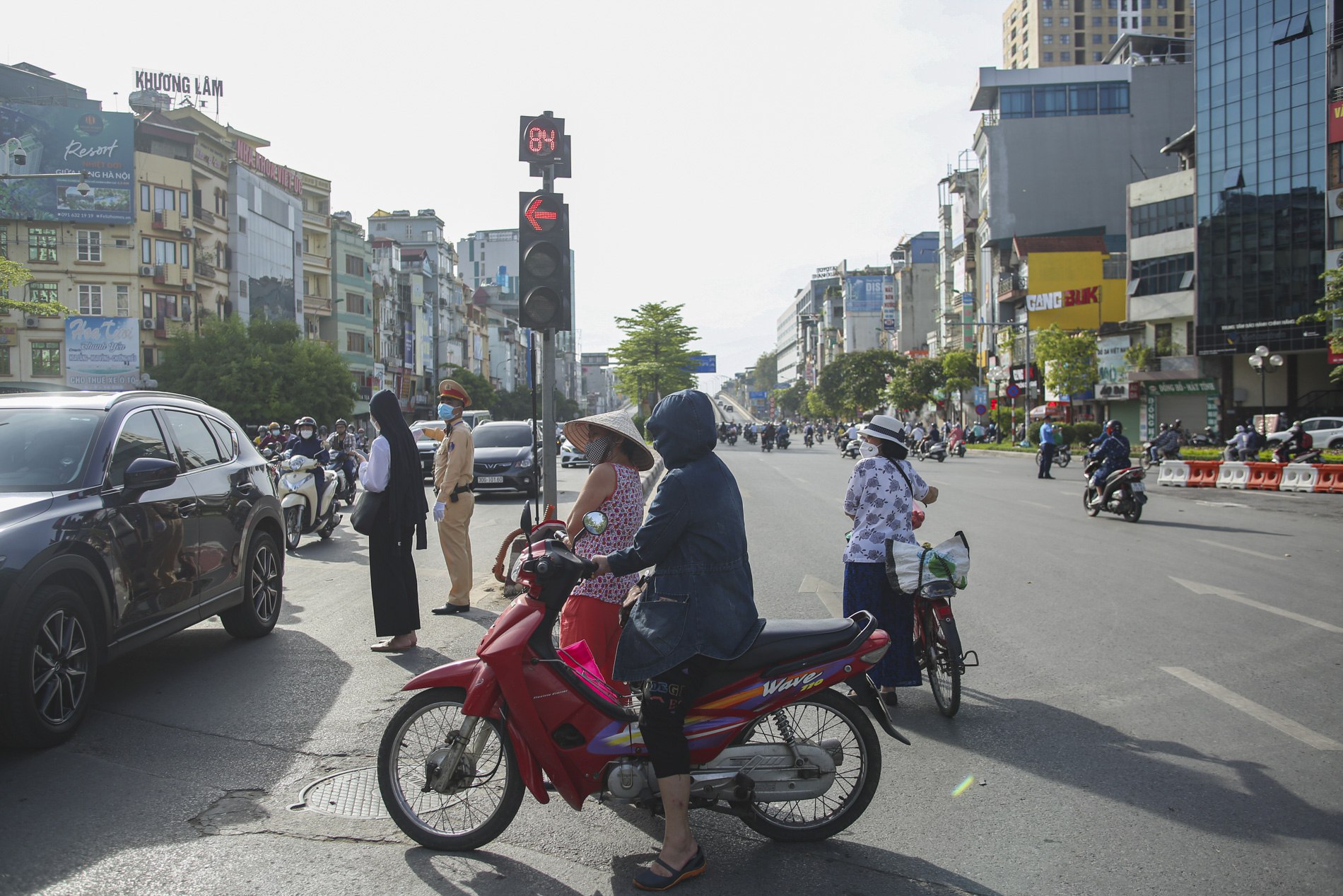 Hà Nội tổ chức phân luồng giao thông mới, &quot;điểm đen&quot; ùn tắc Ngã Tư Sở thế nào? - Ảnh 9.