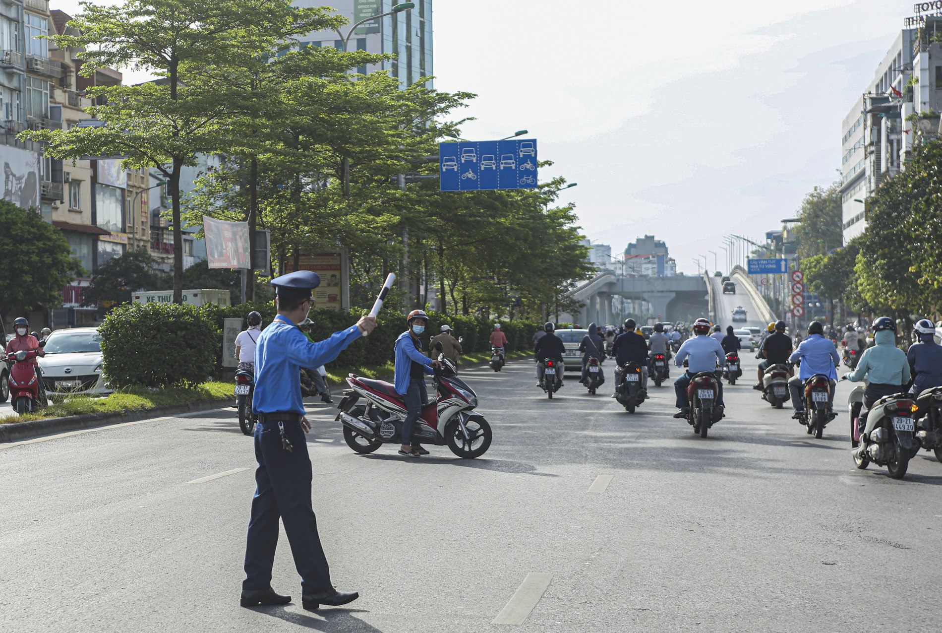 Hà Nội tổ chức phân luồng giao thông mới, &quot;điểm đen&quot; ùn tắc Ngã Tư Sở thế nào? - Ảnh 10.