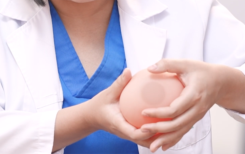 Thực hiện ngay 5 cách này mẹ không còn ám ảnh mất sữa sau sinh, sữa về ào ào, bé bú no nê - Ảnh 2.