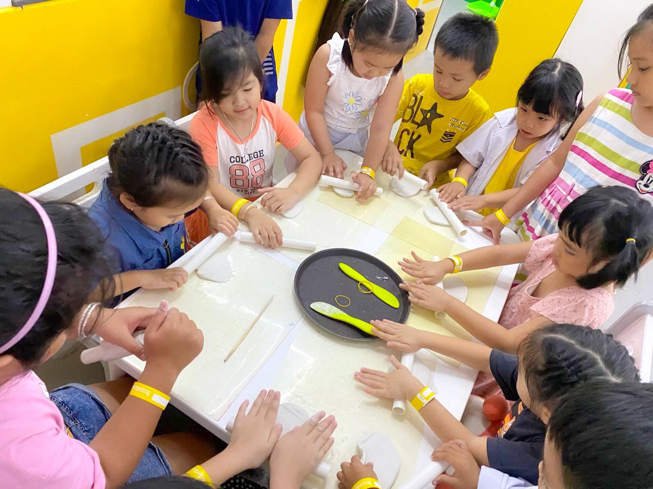 Điểm đến mùa hè cho bé: Trải nghiệm du lịch vòng quanh thế giới và cơ hội nhận nhiều quà tặng tại sân chơi trải nghiệm KUBO - Ảnh 3.