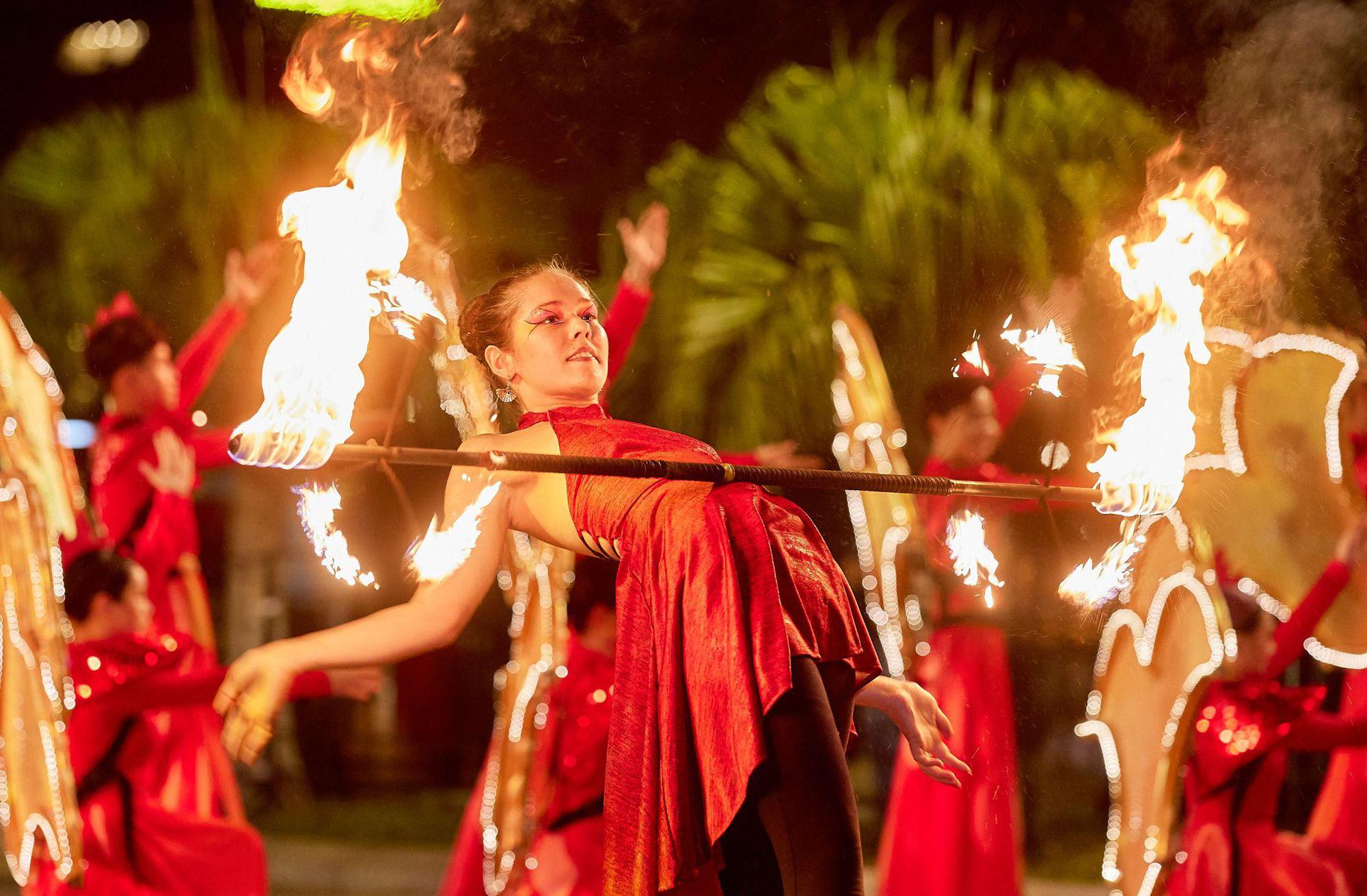 Đà Nẵng náo nhiệt với đêm lễ hội Carnival đường phố Sun Fest đầu tiên - Ảnh 6.