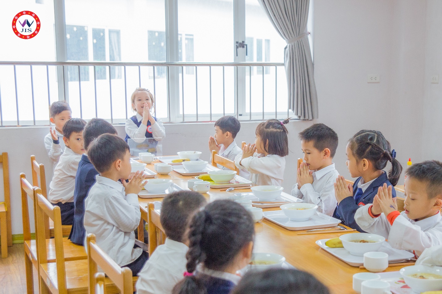 Ngôi trường Quốc tế đặc biệt ở Hà Nội: Không lớp trưởng, không “sao đỏ” nhưng học sinh luôn lễ phép và hạnh phúc - Ảnh 2.
