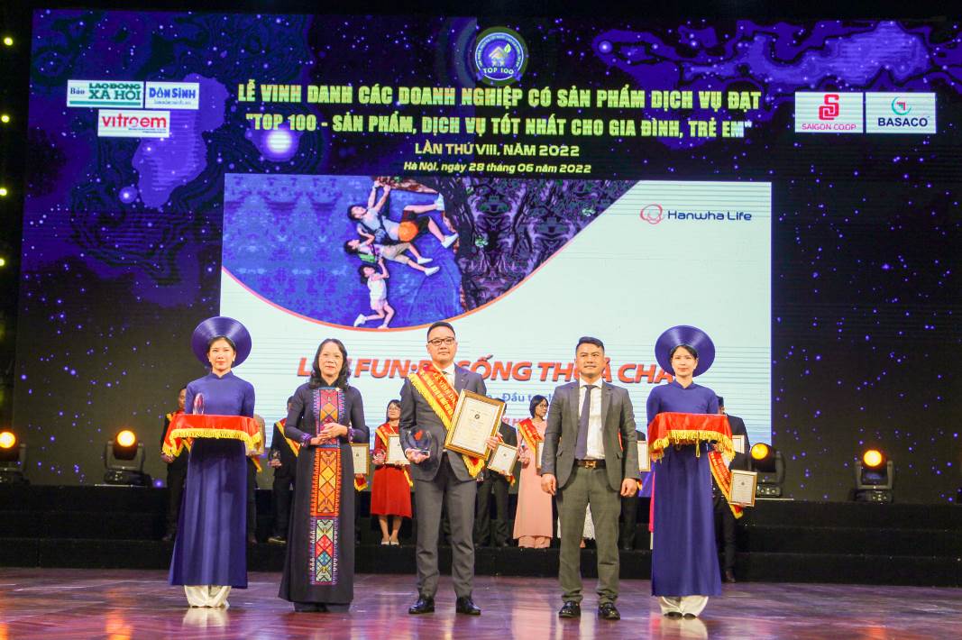 Sản phẩm “LIFE FUN:D – Sống thỏa chất” của Hanwha Life Việt Nam vinh dự nằm trong “Top 100 sản phẩm – dịch vụ tốt nhất cho gia đình và trẻ em” năm 2022 - Ảnh 1.