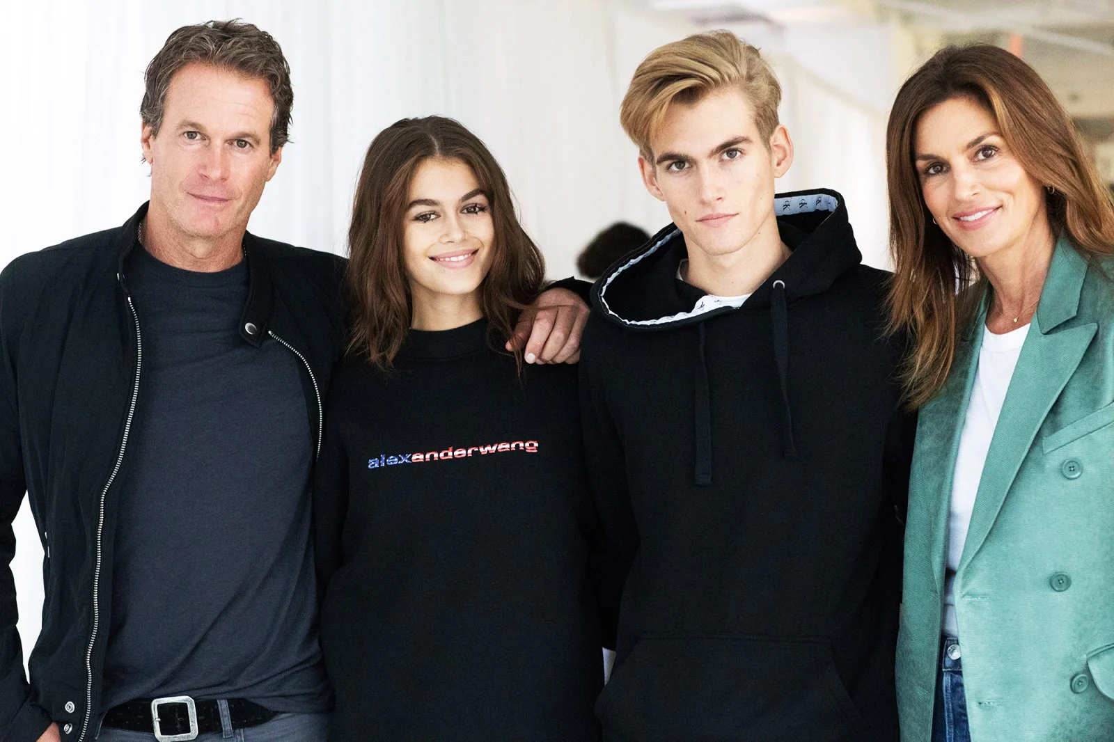 Cindy Crawford: Nàng siêu mẫu sở hữu nốt ruồi mang tính biểu tượng và chuyện tình yêu đi qua 2 thập kỷ ở Hollywood - Ảnh 6.