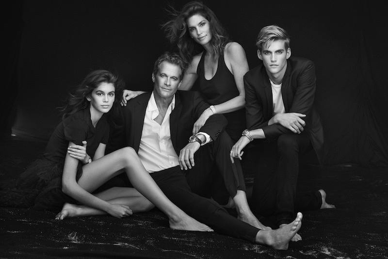 Cindy Crawford: Nàng siêu mẫu sở hữu nốt ruồi mang tính biểu tượng và chuyện tình yêu đi qua 2 thập kỷ ở Hollywood - Ảnh 8.