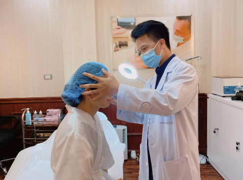 Tiêm filler rãnh cười: Là tiểu phẫu lành tính, giúp nụ cười thêm xinh nhưng phải ghi nhớ những việc &quot;cấm kỵ&quot; để chống lão hóa hiệu quả - Ảnh 1.