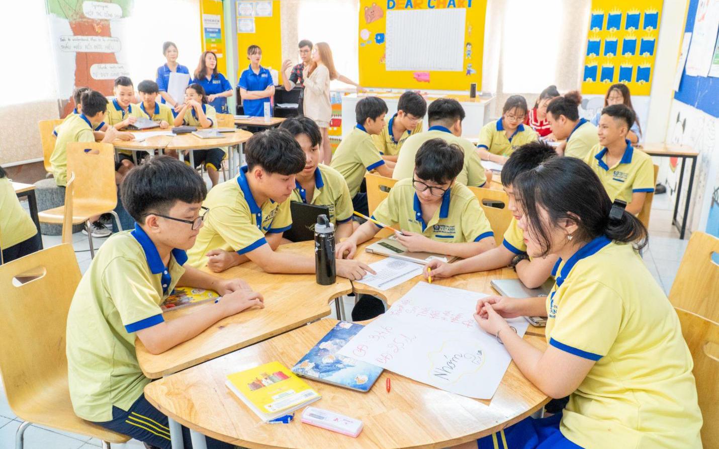Học trường công hay trường tư? Lựa chọn nào cũng tốt miễn con hạnh phúc
