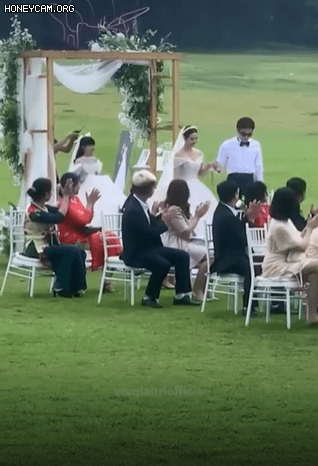 "Thương ngày nắng về" đóng máy, lộ cảnh Duy dắt tay Trang bước đi giữa lễ đường - Ảnh 2.